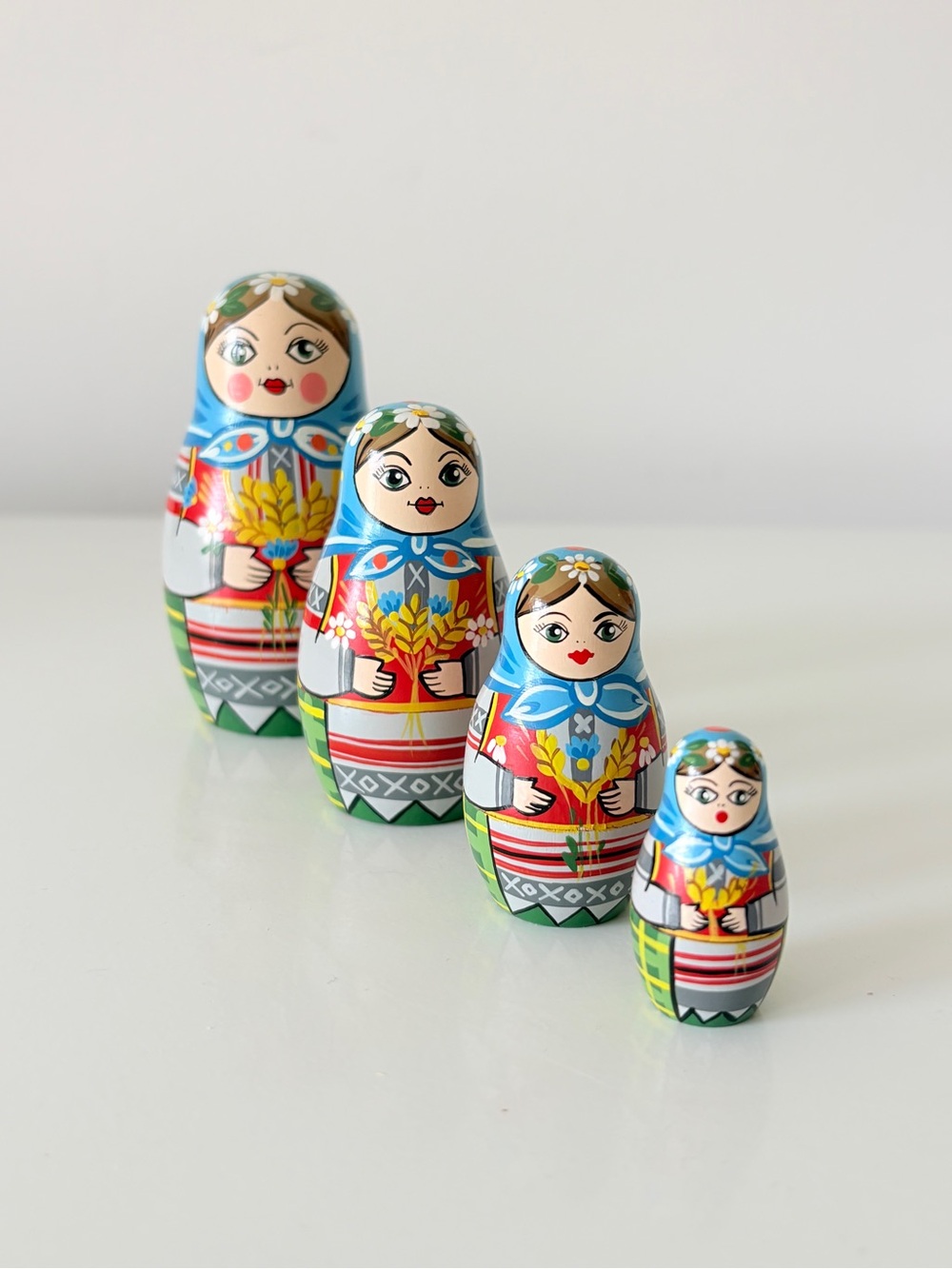 80s Vintage Matryoshka Nesting Dolls Hand Painted Wood Babushka Dolls